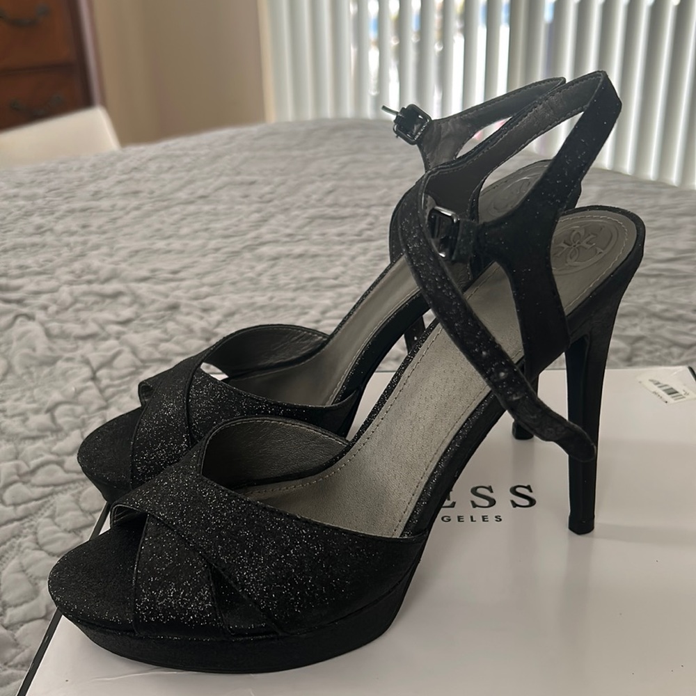 Guess gw Jordie women’s shoes black silver texture, size 8.5